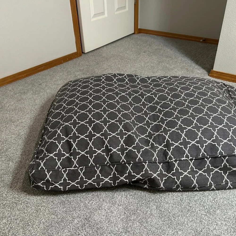 pre owned Geometric Pattern Dog Bed Mat - Black and White